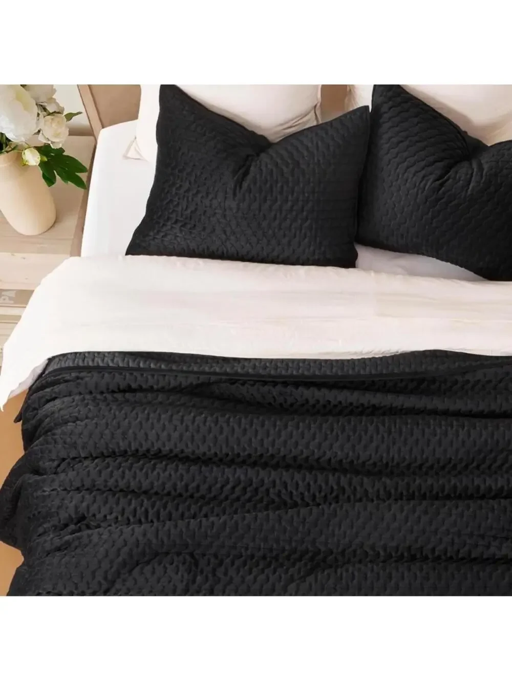 🆕 PB Style 3 Piece Queen Black Onyx Luxe Soft Velvet  Quilt Coverlet Set.